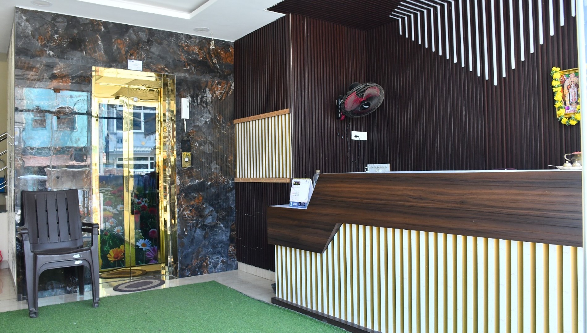 Hotel Meera Residency Slider 1