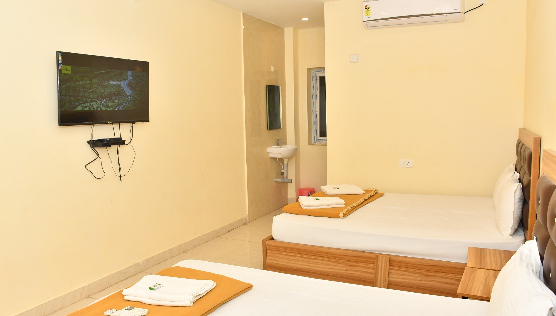 Hotel Meera Residency Slider 1